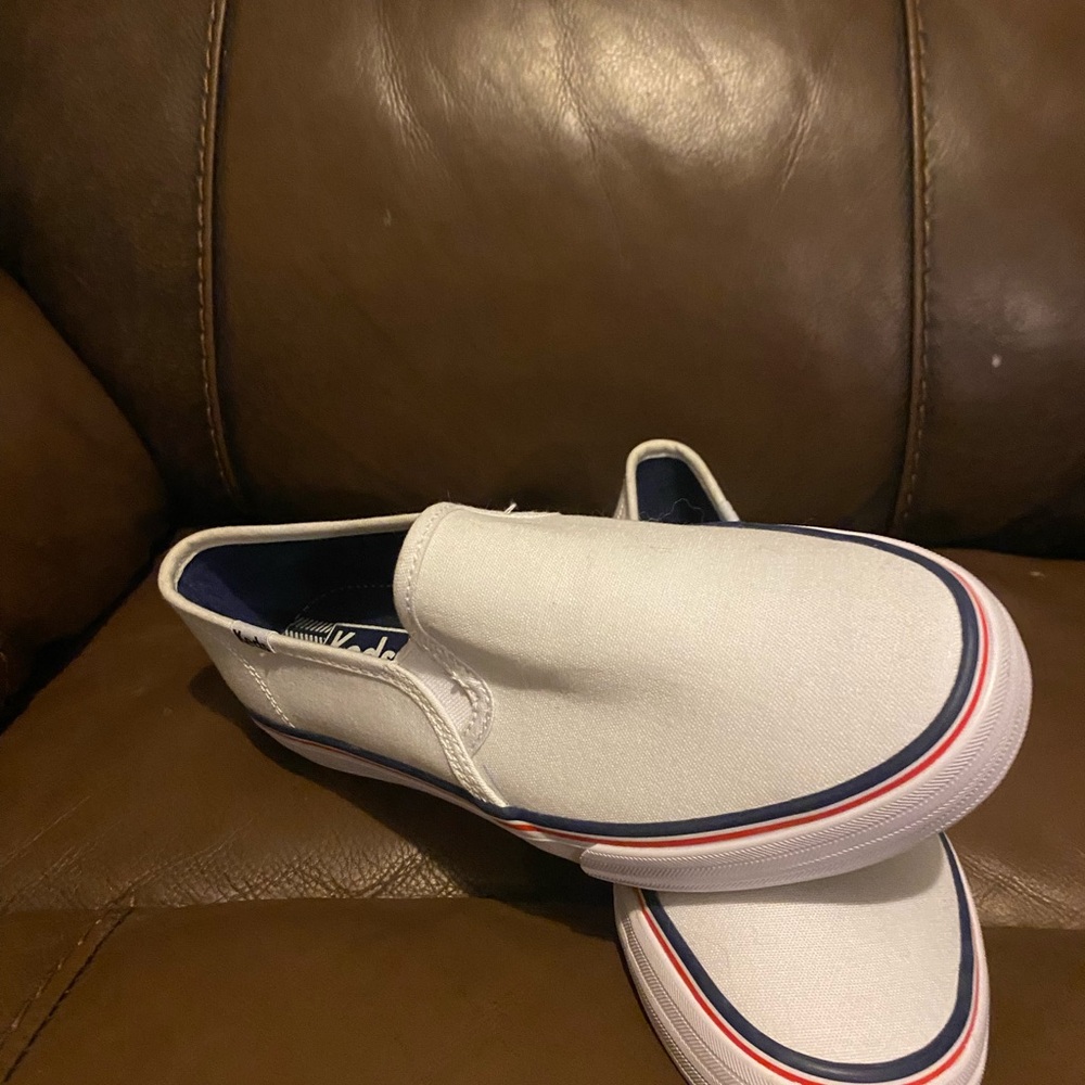 Girl’s Size 6 Ked’s Slip On Sneakers. White W Navy/Red stripe detailing